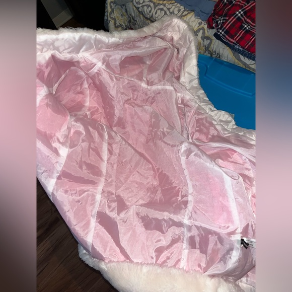 Pink fuzzy robe NWOT - Picture 3 of 3